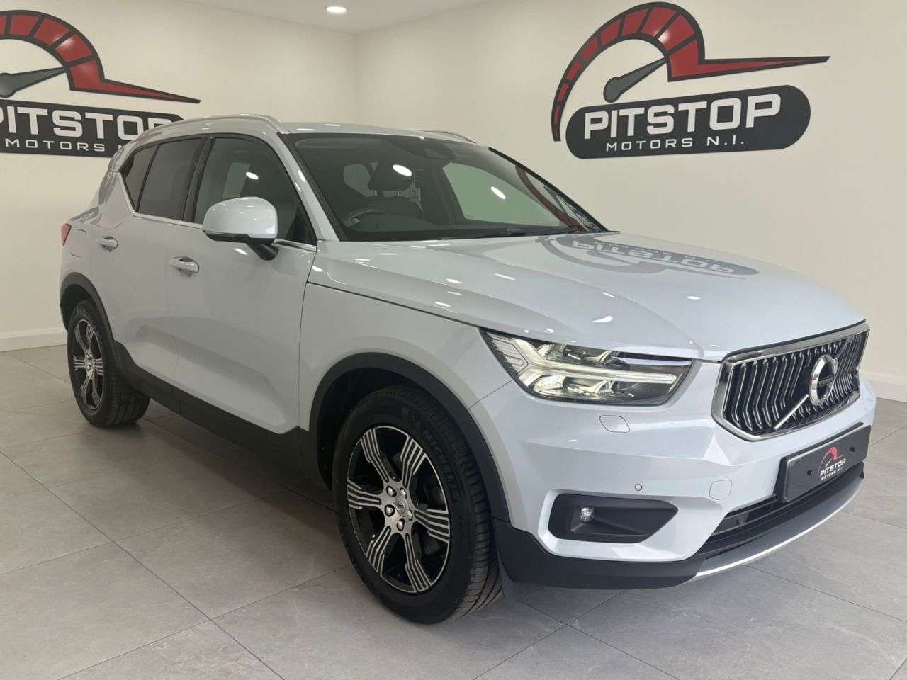 2019 VOLVO XC40 2019 VOLVO XC40
