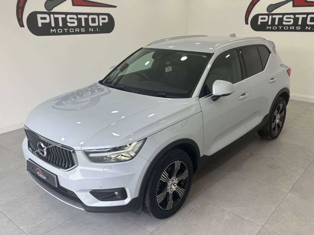 2019 VOLVO XC40 2019 VOLVO XC40