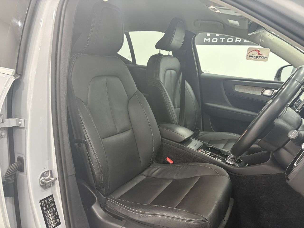 2019 VOLVO XC40 2019 VOLVO XC40
