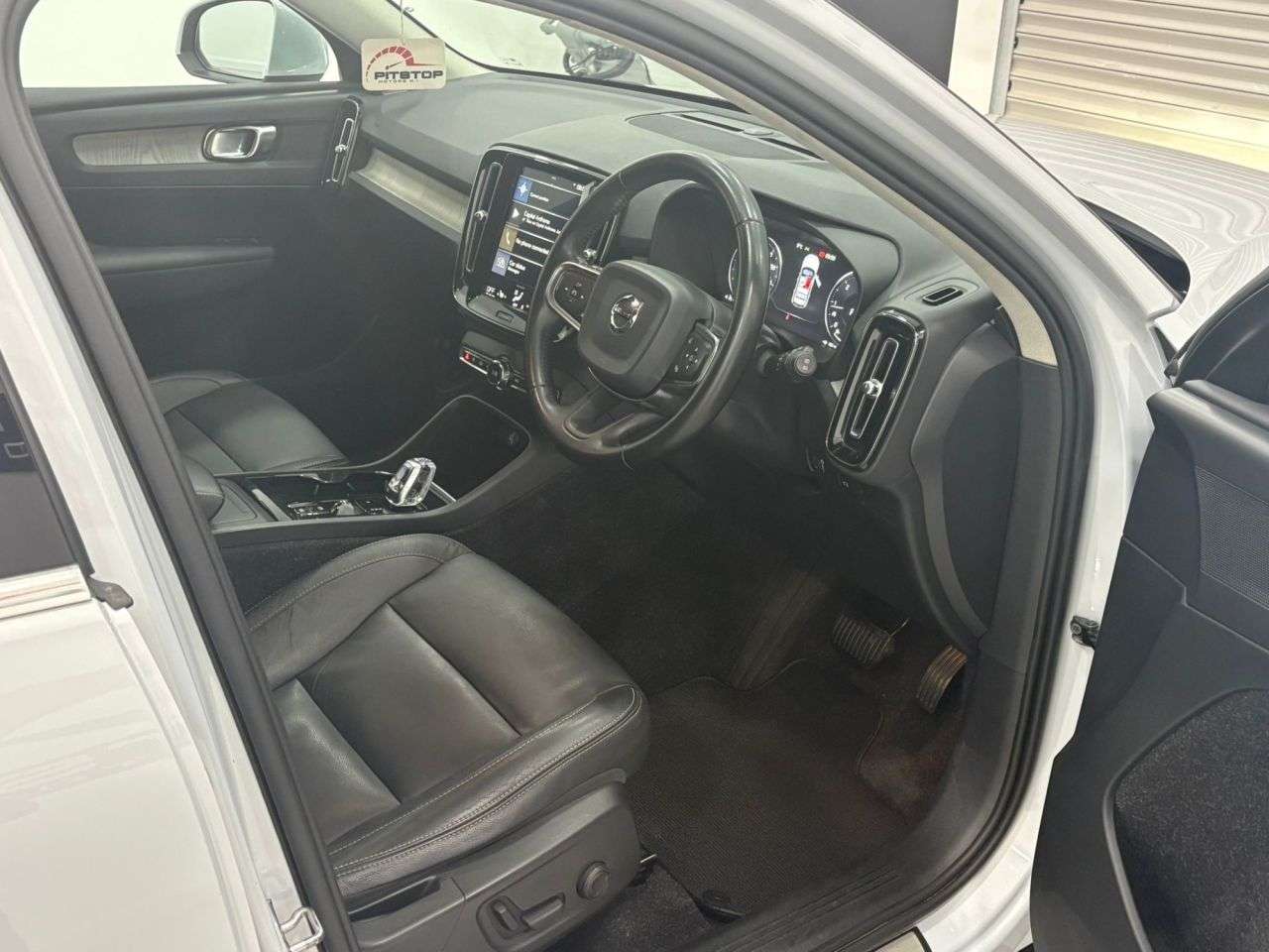 2019 VOLVO XC40 2019 VOLVO XC40