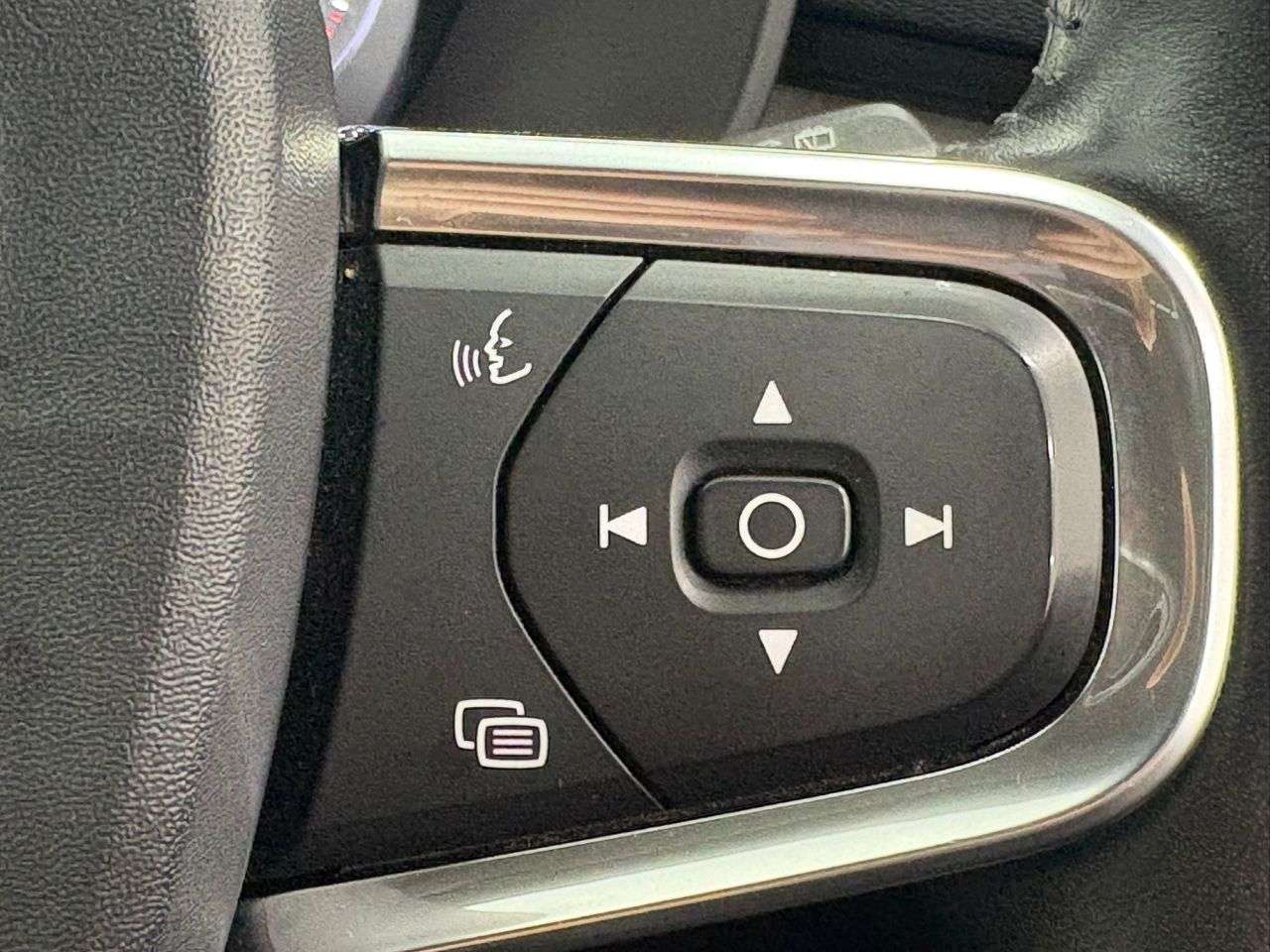 2019 VOLVO XC40 2019 VOLVO XC40