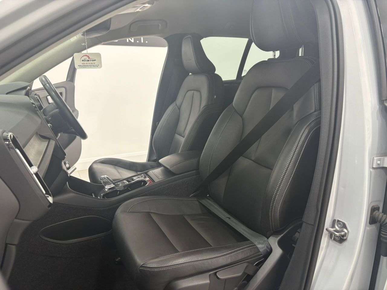 2019 VOLVO XC40 2019 VOLVO XC40