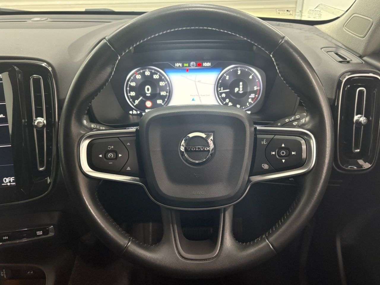 2019 VOLVO XC40 2019 VOLVO XC40