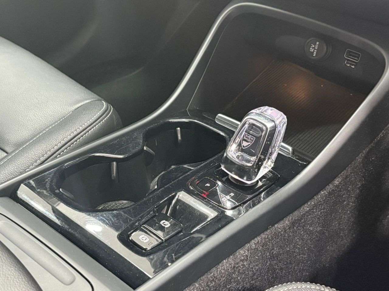 2019 VOLVO XC40 2019 VOLVO XC40