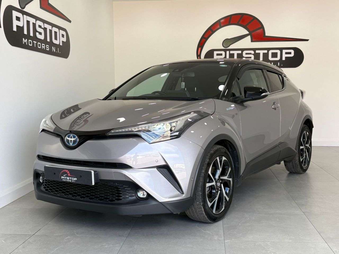 A 2018 TOYOTA C-HR 1.8 VVT-h Dynamic SUV 5dr Petrol Hybrid CVT Euro 6 (s/s) (122 ps) A 2018 TOYOTA C-HR 1.8 VVT-h Dynamic SUV 5dr Petrol Hybrid CVT Euro 6 (s/s) (122 ps)