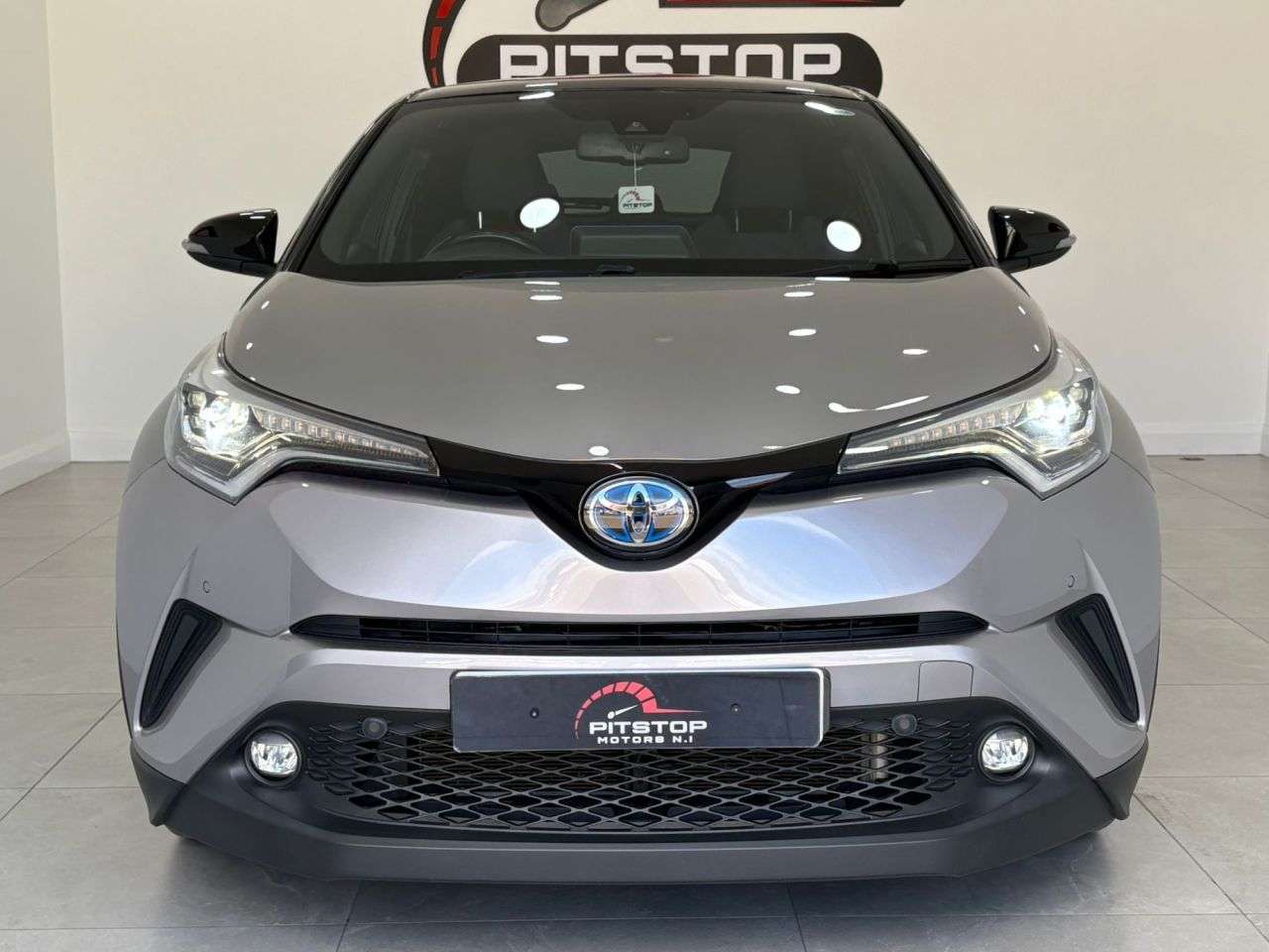 A 2018 TOYOTA C-HR 1.8 VVT-h Dynamic SUV 5dr Petrol Hybrid CVT Euro 6 (s/s) (122 ps) A 2018 TOYOTA C-HR 1.8 VVT-h Dynamic SUV 5dr Petrol Hybrid CVT Euro 6 (s/s) (122 ps)