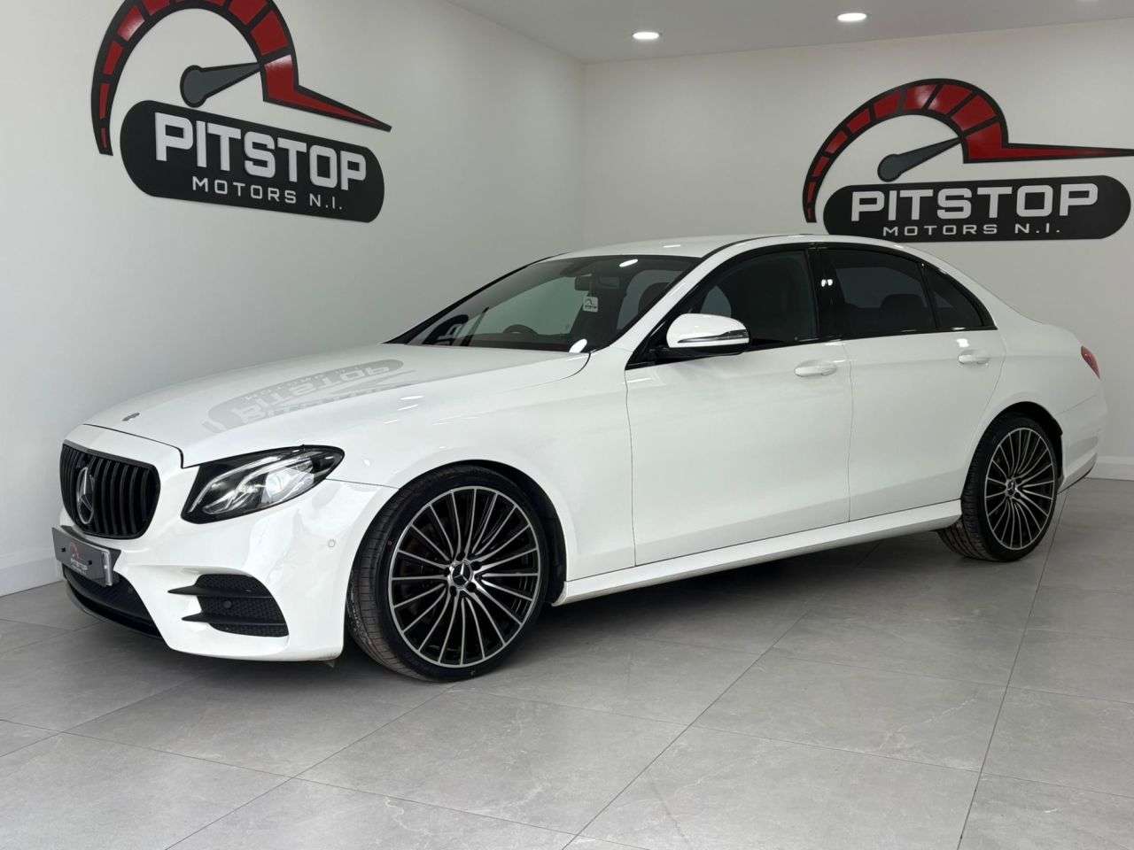 A 2017 MERCEDES-BENZ E-CLASS 2.0 E220d AMG Line Saloon 4dr Diesel G-Tronic+ Euro 6 (s/s) (194 ps) A 2017 MERCEDES-BENZ E-CLASS 2.0 E220d AMG Line Saloon 4dr Diesel G-Tronic+ Euro 6 (s/s) (194 ps)