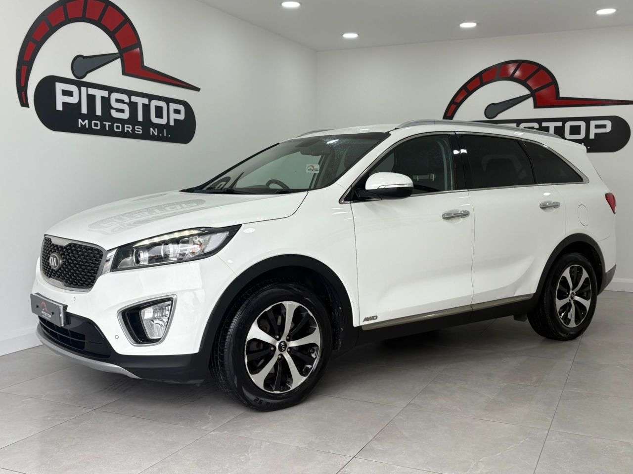 A 2017 KIA SORENTO 2.2 CRDi KX-2 SUV 5dr Diesel Auto AWD Euro 6 (s/s) (197 bhp) A 2017 KIA SORENTO 2.2 CRDi KX-2 SUV 5dr Diesel Auto AWD Euro 6 (s/s) (197 bhp)