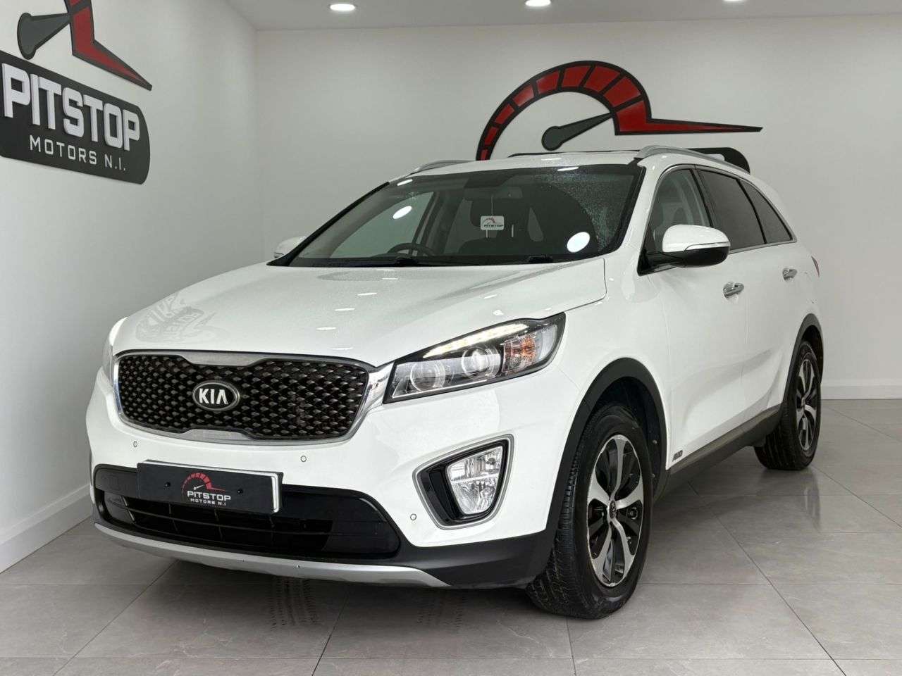 A 2017 KIA SORENTO 2.2 CRDi KX-2 SUV 5dr Diesel Auto AWD Euro 6 (s/s) (197 bhp) A 2017 KIA SORENTO 2.2 CRDi KX-2 SUV 5dr Diesel Auto AWD Euro 6 (s/s) (197 bhp)