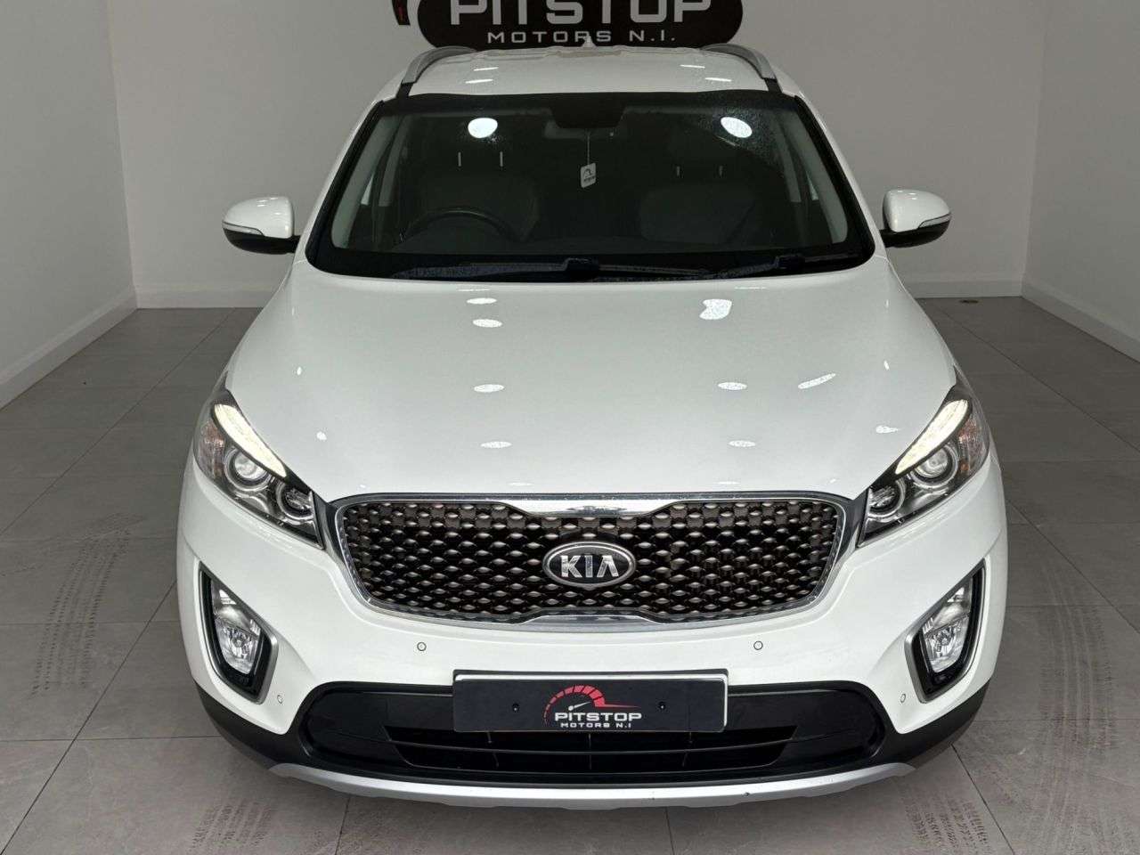A 2017 KIA SORENTO 2.2 CRDi KX-2 SUV 5dr Diesel Auto AWD Euro 6 (s/s) (197 bhp) A 2017 KIA SORENTO 2.2 CRDi KX-2 SUV 5dr Diesel Auto AWD Euro 6 (s/s) (197 bhp)