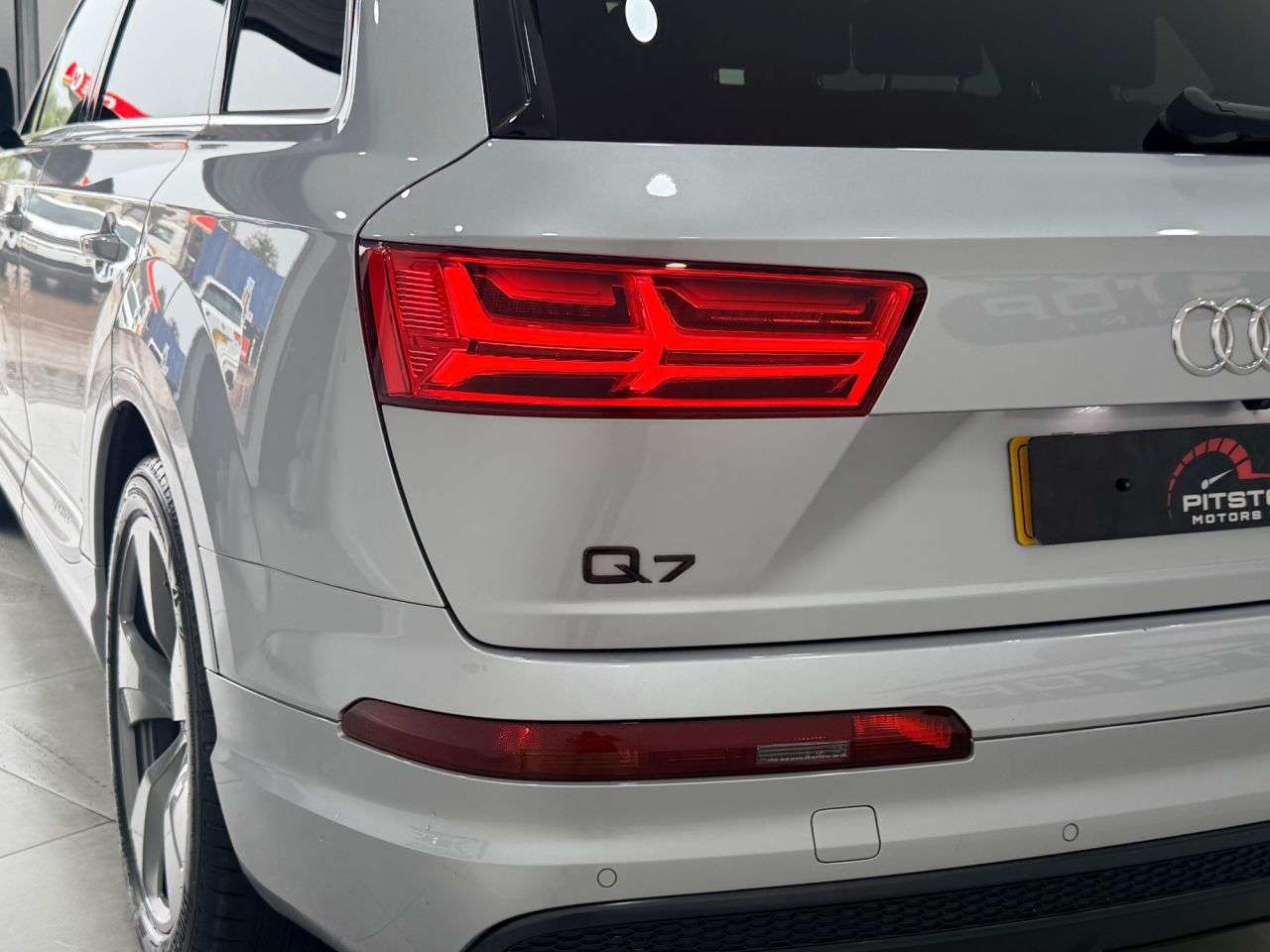 2015 AUDI Q7 2015 AUDI Q7