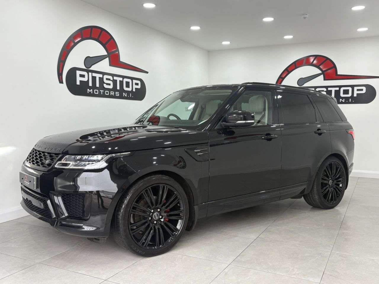A 2018 LAND ROVER RANGE ROVER SPORT 3.0 SD V6 HSE Dynamic SUV 5dr Diesel Auto 4WD Euro 6 (s/s) (306 ps) A 2018 LAND ROVER RANGE ROVER SPORT 3.0 SD V6 HSE Dynamic SUV 5dr Diesel Auto 4WD Euro 6 (s/s) (306 ps)