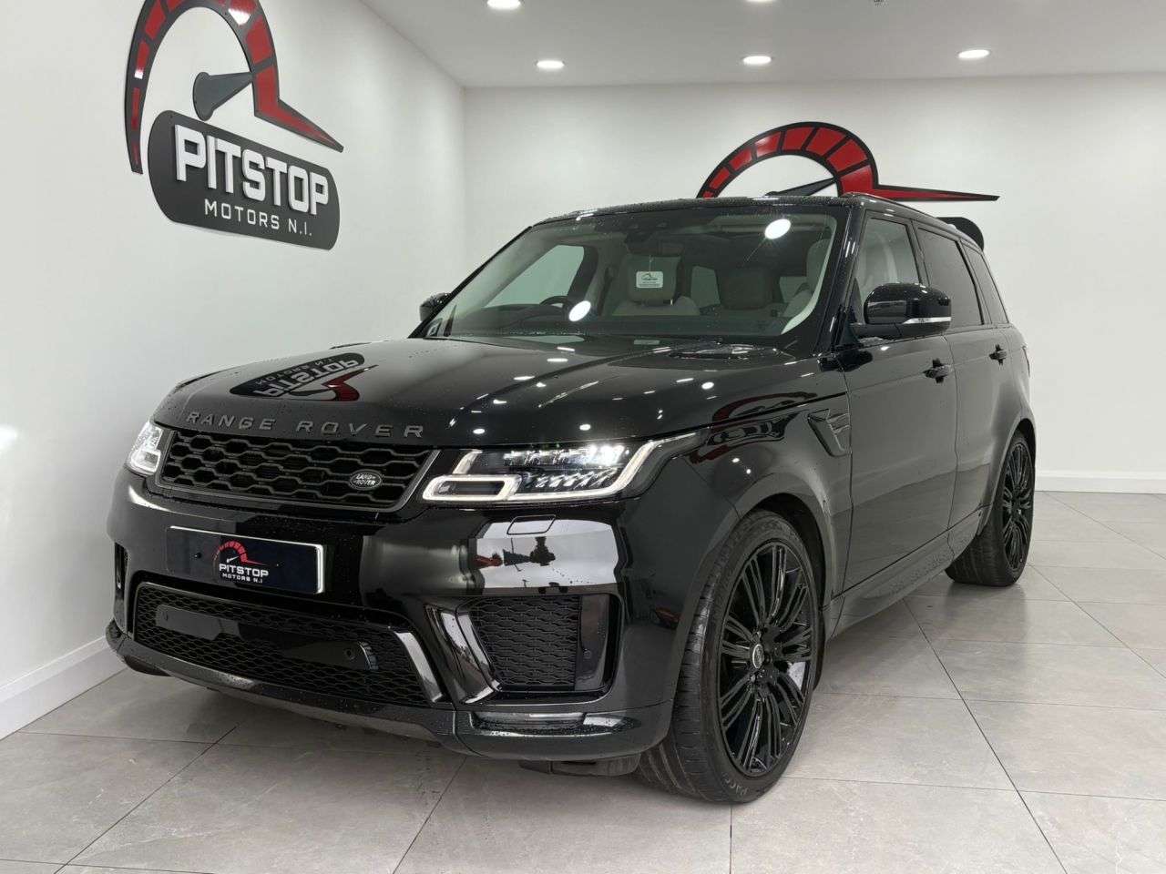A 2018 LAND ROVER RANGE ROVER SPORT 3.0 SD V6 HSE Dynamic SUV 5dr Diesel Auto 4WD Euro 6 (s/s) (306 ps) A 2018 LAND ROVER RANGE ROVER SPORT 3.0 SD V6 HSE Dynamic SUV 5dr Diesel Auto 4WD Euro 6 (s/s) (306 ps)