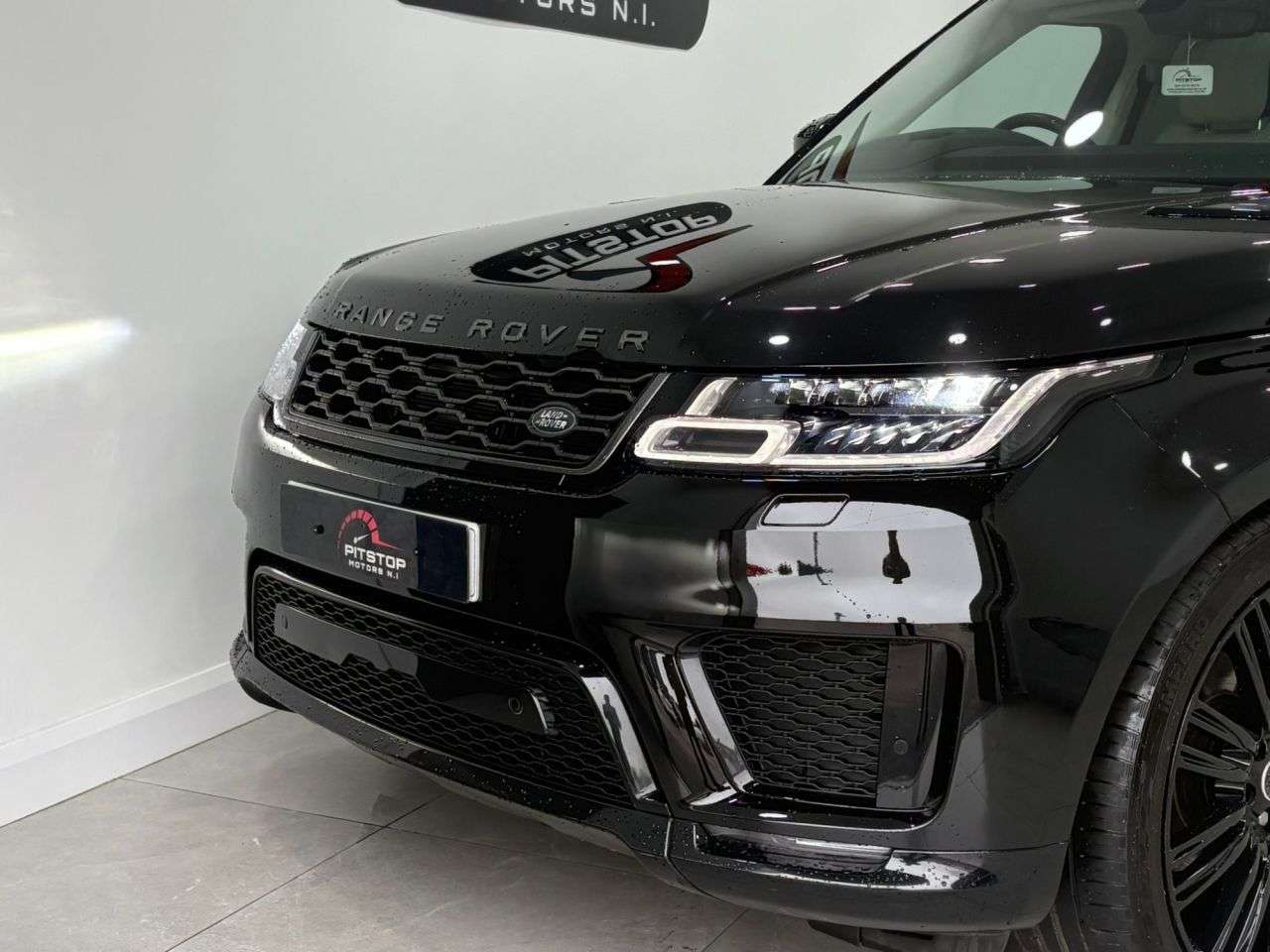 A 2018 LAND ROVER RANGE ROVER SPORT 3.0 SD V6 HSE Dynamic SUV 5dr Diesel Auto 4WD Euro 6 (s/s) (306 ps) A 2018 LAND ROVER RANGE ROVER SPORT 3.0 SD V6 HSE Dynamic SUV 5dr Diesel Auto 4WD Euro 6 (s/s) (306 ps)