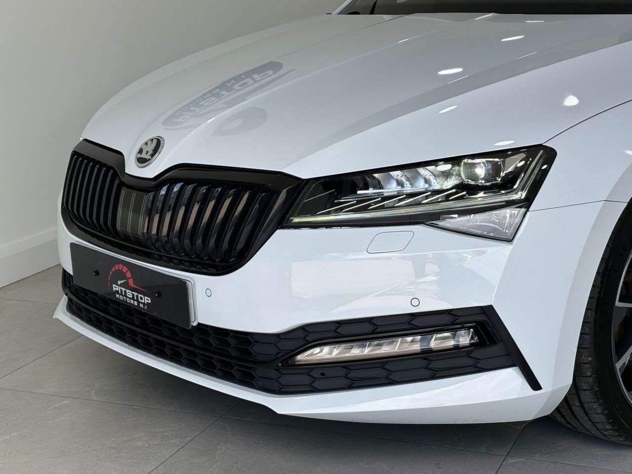 A 2022 SKODA SUPERB 2.0 TSI SportLine Plus Hatchback 5dr Petrol DSG Euro 6 (s/s) (190 ps) A 2022 SKODA SUPERB 2.0 TSI SportLine Plus Hatchback 5dr Petrol DSG Euro 6 (s/s) (190 ps)