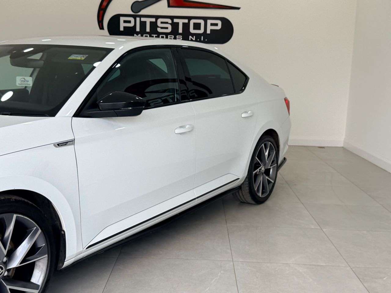 A 2022 SKODA SUPERB 2.0 TSI SportLine Plus Hatchback 5dr Petrol DSG Euro 6 (s/s) (190 ps) A 2022 SKODA SUPERB 2.0 TSI SportLine Plus Hatchback 5dr Petrol DSG Euro 6 (s/s) (190 ps)