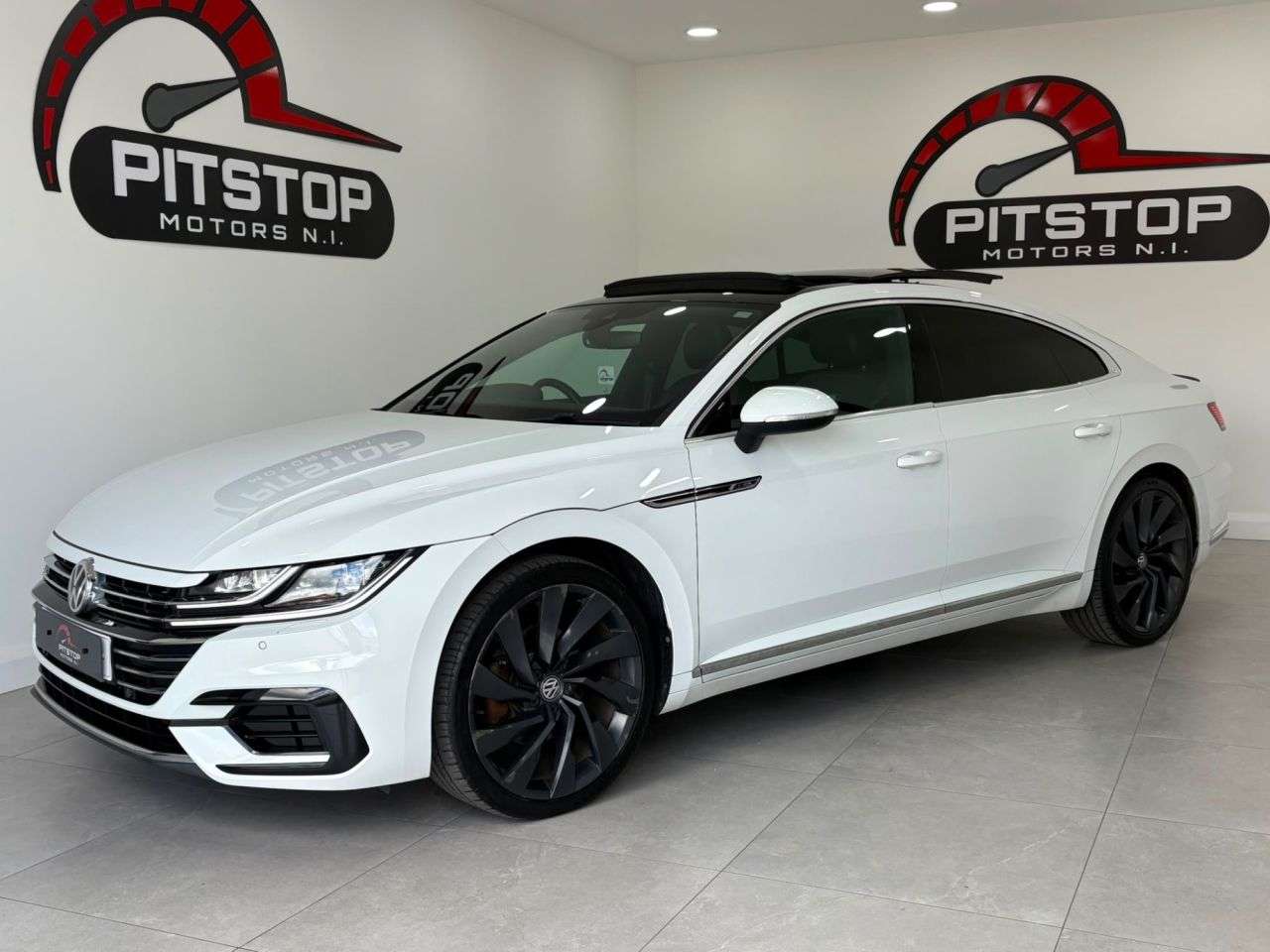 A 2018 VOLKSWAGEN ARTEON 2.0 TSI R-Line Fastback 5dr Petrol DSG Euro 6 (s/s) (190 ps) A 2018 VOLKSWAGEN ARTEON 2.0 TSI R-Line Fastback 5dr Petrol DSG Euro 6 (s/s) (190 ps)