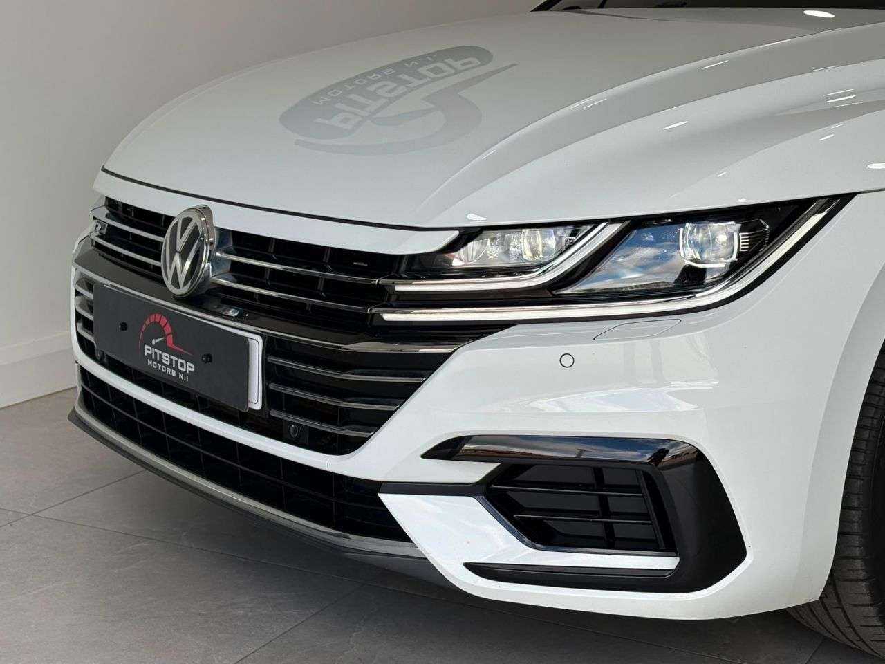 A 2018 VOLKSWAGEN ARTEON 2.0 TSI R-Line Fastback 5dr Petrol DSG Euro 6 (s/s) (190 ps) A 2018 VOLKSWAGEN ARTEON 2.0 TSI R-Line Fastback 5dr Petrol DSG Euro 6 (s/s) (190 ps)