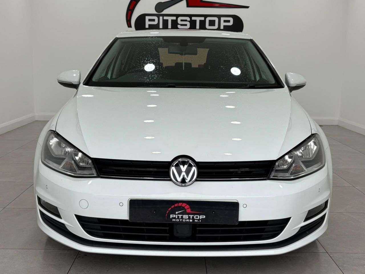 A 2014 VOLKSWAGEN GOLF 1.6 TDI BlueMotion Tech Match Hatchback 5dr Diesel DSG Euro 5 (s/s) (105 ps A 2014 VOLKSWAGEN GOLF 1.6 TDI BlueMotion Tech Match Hatchback 5dr Diesel DSG Euro 5 (s/s) (105 ps