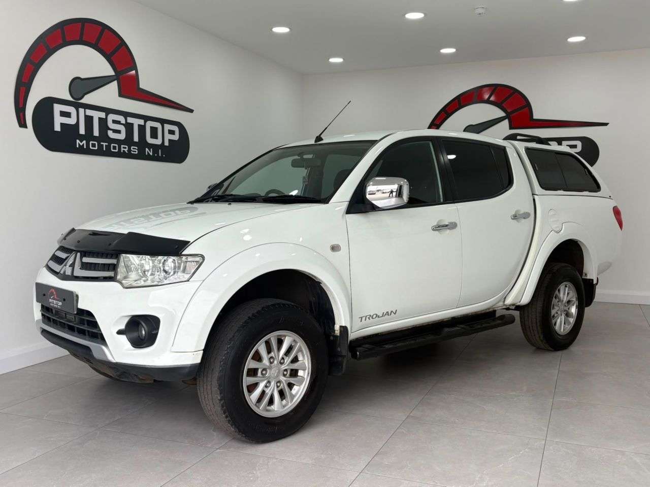 A 2014 MITSUBISHI L200 2.5 DI-D Trojan Pickup Double Cab 4dr Diesel Manual 4WD Euro 5 (175 ps) A 2014 MITSUBISHI L200 2.5 DI-D Trojan Pickup Double Cab 4dr Diesel Manual 4WD Euro 5 (175 ps)