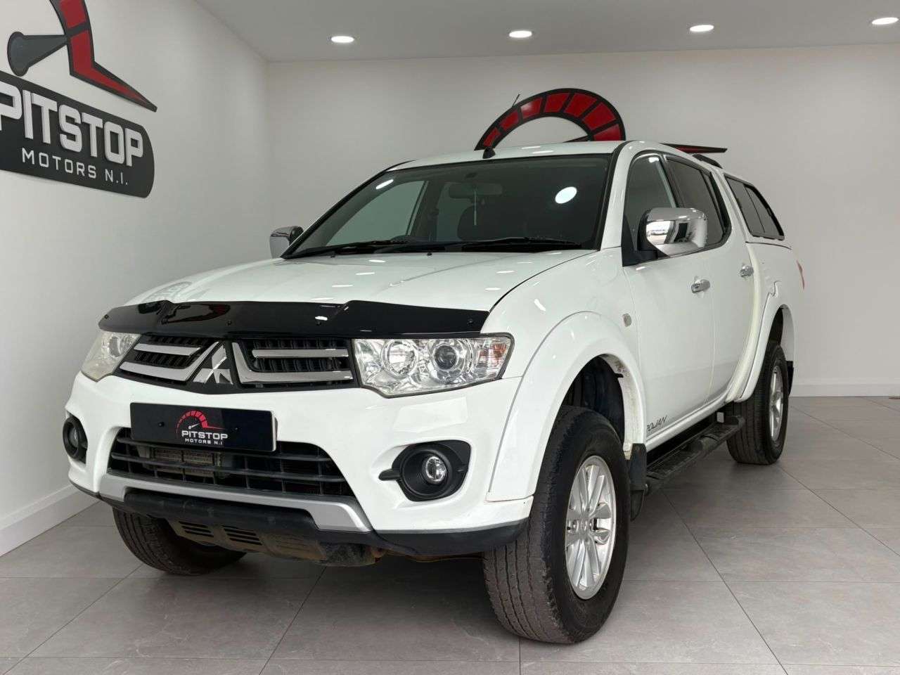 A 2014 MITSUBISHI L200 2.5 DI-D Trojan Pickup Double Cab 4dr Diesel Manual 4WD Euro 5 (175 ps) A 2014 MITSUBISHI L200 2.5 DI-D Trojan Pickup Double Cab 4dr Diesel Manual 4WD Euro 5 (175 ps)