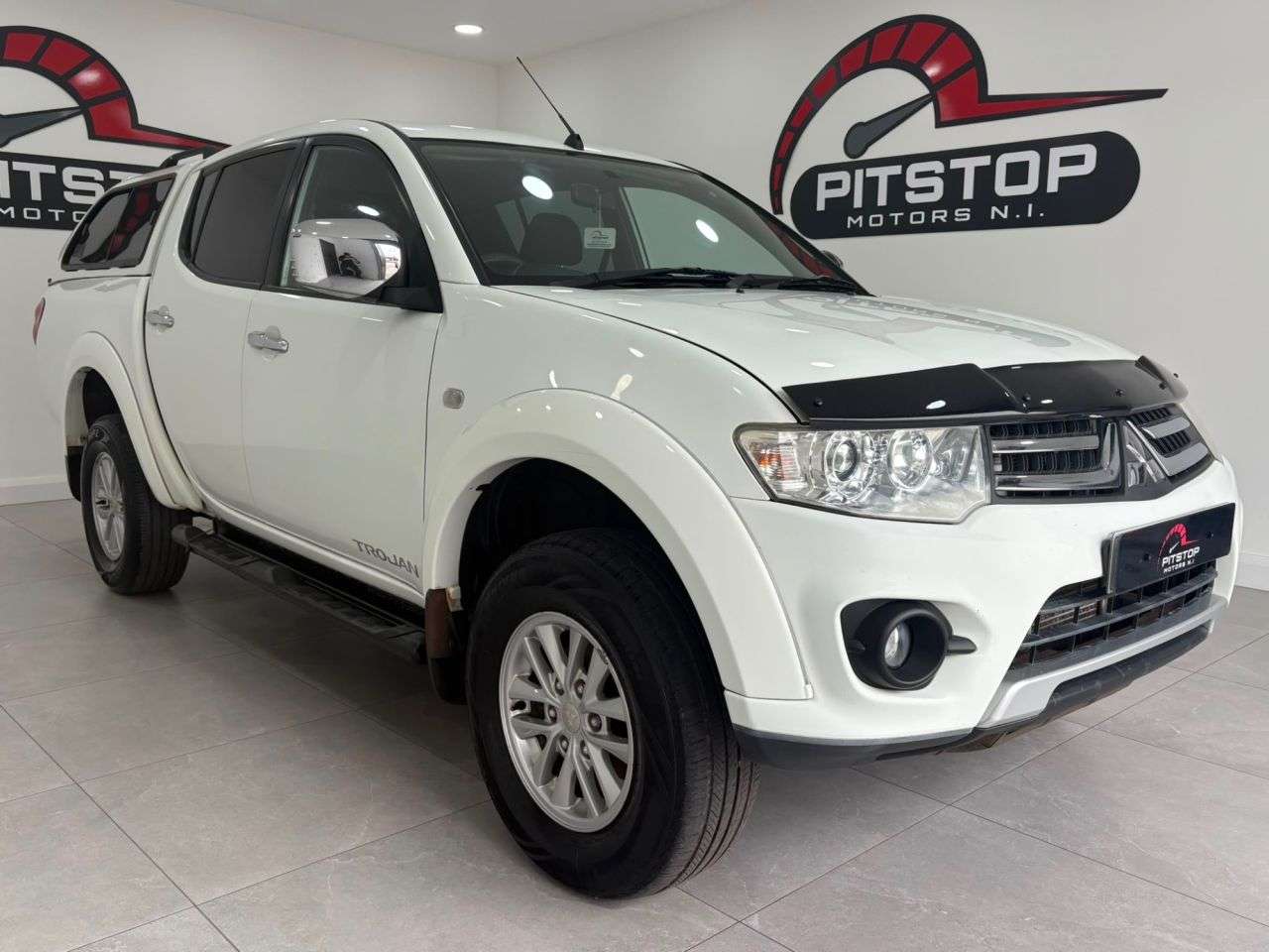 A 2014 MITSUBISHI L200 2.5 DI-D Trojan Pickup Double Cab 4dr Diesel Manual 4WD Euro 5 (175 ps) A 2014 MITSUBISHI L200 2.5 DI-D Trojan Pickup Double Cab 4dr Diesel Manual 4WD Euro 5 (175 ps)