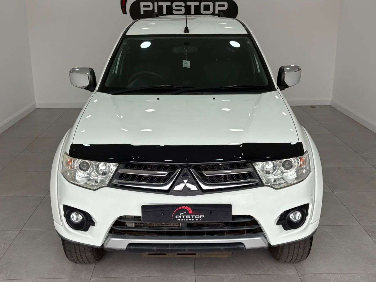 A 2014 MITSUBISHI L200 2.5 DI-D Trojan Pickup Double Cab 4dr Diesel Manual 4WD Euro 5 (175 ps) A 2014 MITSUBISHI L200 2.5 DI-D Trojan Pickup Double Cab 4dr Diesel Manual 4WD Euro 5 (175 ps)