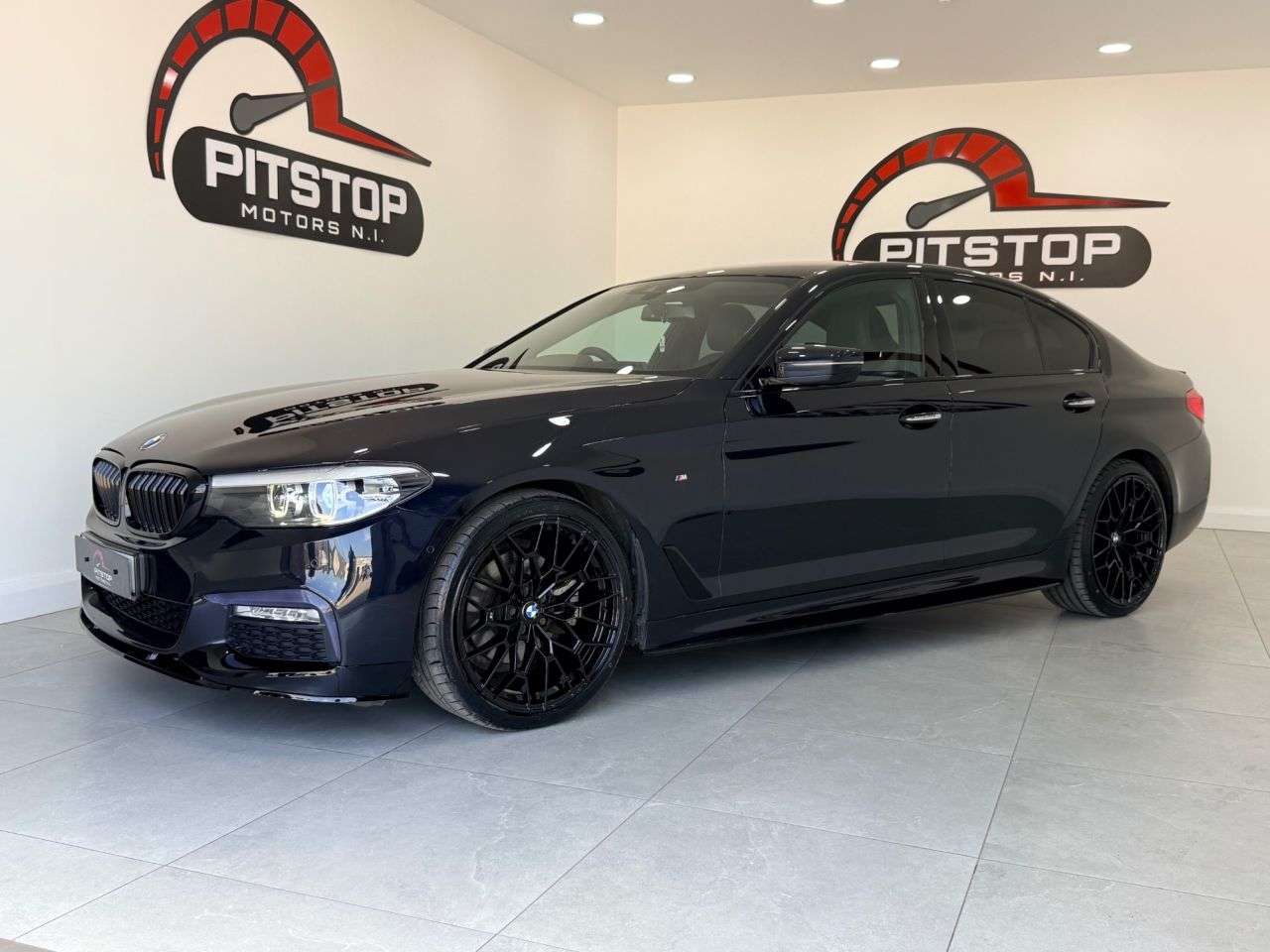 A 2018 BMW 5 SERIES 2.0 520d M Sport Saloon 4dr Diesel Auto Euro 6 (s/s) (190 ps) A 2018 BMW 5 SERIES 2.0 520d M Sport Saloon 4dr Diesel Auto Euro 6 (s/s) (190 ps)