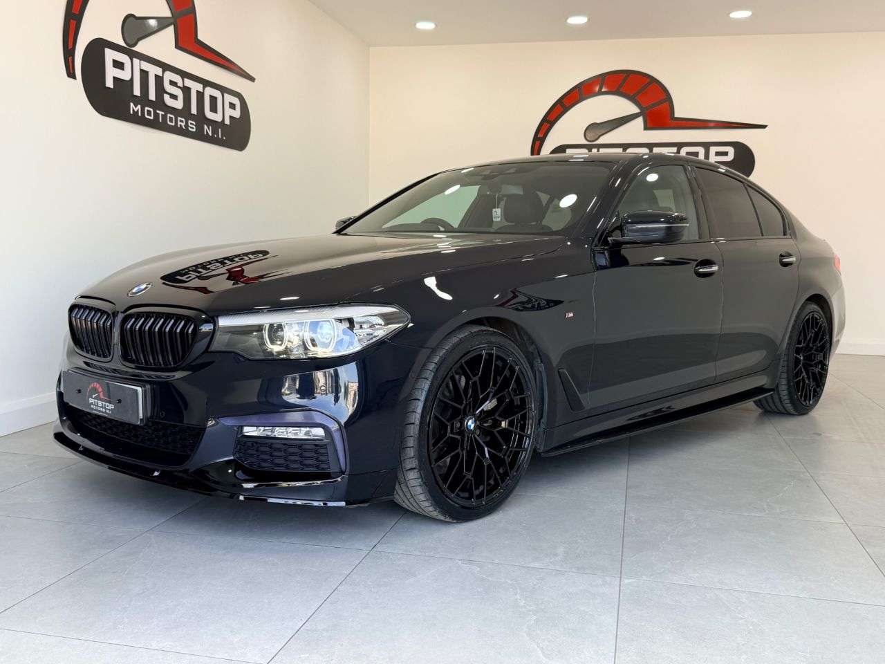 A 2018 BMW 5 SERIES 2.0 520d M Sport Saloon 4dr Diesel Auto Euro 6 (s/s) (190 ps) A 2018 BMW 5 SERIES 2.0 520d M Sport Saloon 4dr Diesel Auto Euro 6 (s/s) (190 ps)