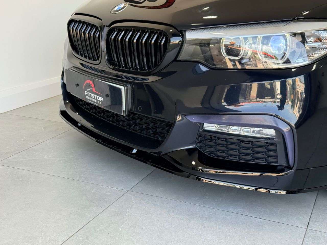 A 2018 BMW 5 SERIES 2.0 520d M Sport Saloon 4dr Diesel Auto Euro 6 (s/s) (190 ps) A 2018 BMW 5 SERIES 2.0 520d M Sport Saloon 4dr Diesel Auto Euro 6 (s/s) (190 ps)