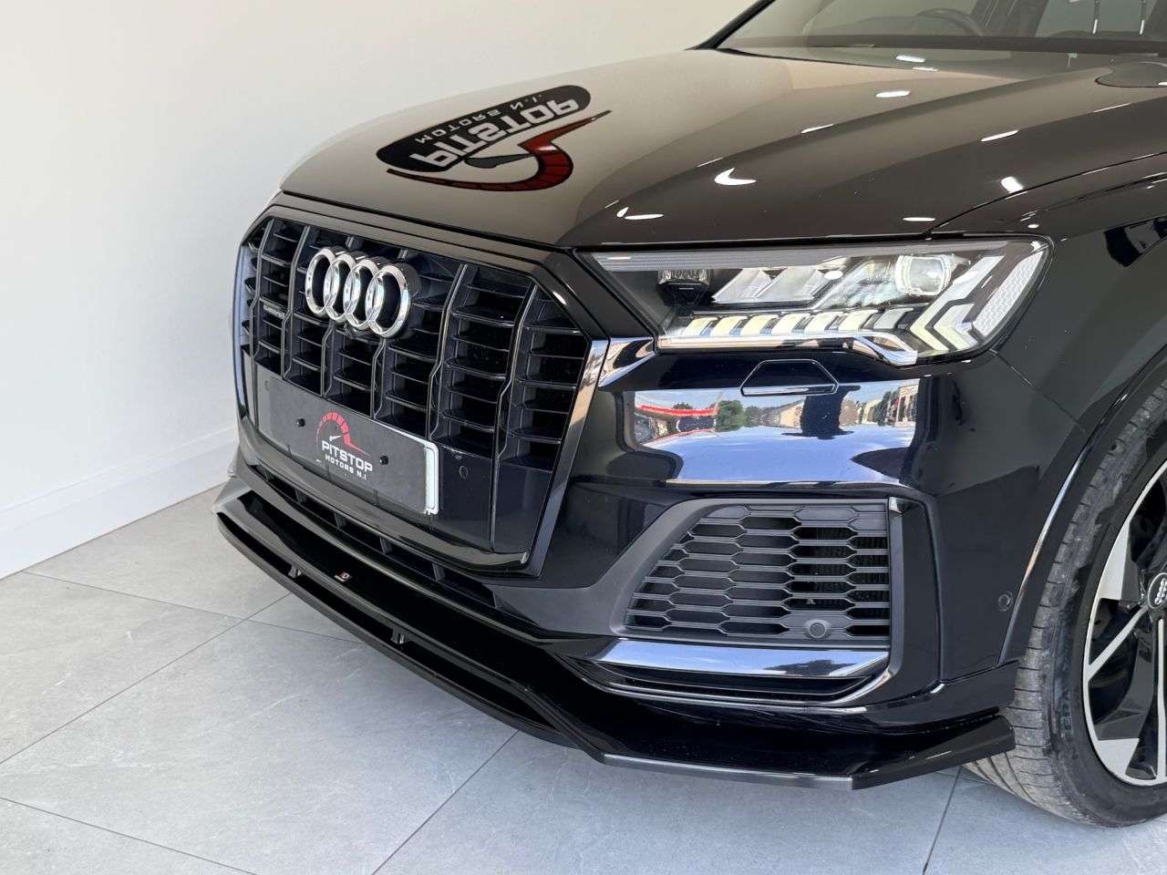 A 2020 AUDI Q7 3.0 TDI V6 50 S line SUV 5dr Diesel Tiptronic quattro Euro 6 (s/s) (286 ps) A 2020 AUDI Q7 3.0 TDI V6 50 S line SUV 5dr Diesel Tiptronic quattro Euro 6 (s/s) (286 ps)