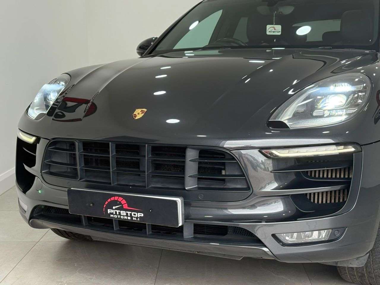 A 2021 PORSCHE MACAN 3.0T V6 GTS SUV 5dr Petrol PDK 4WD Euro 6 (s/s) (360 ps) A 2021 PORSCHE MACAN 3.0T V6 GTS SUV 5dr Petrol PDK 4WD Euro 6 (s/s) (360 ps)