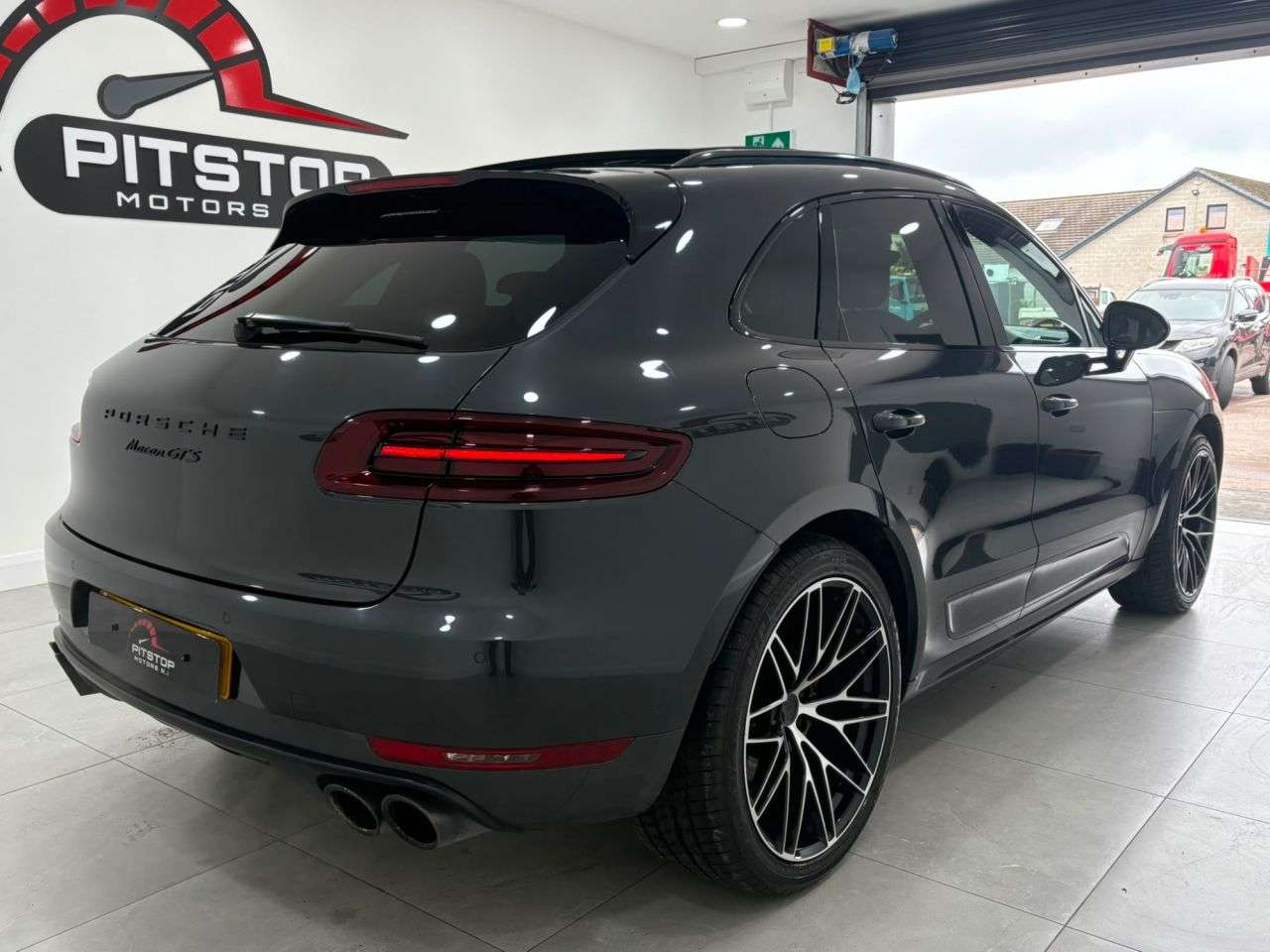 2016 PORSCHE MACAN 2016 PORSCHE MACAN