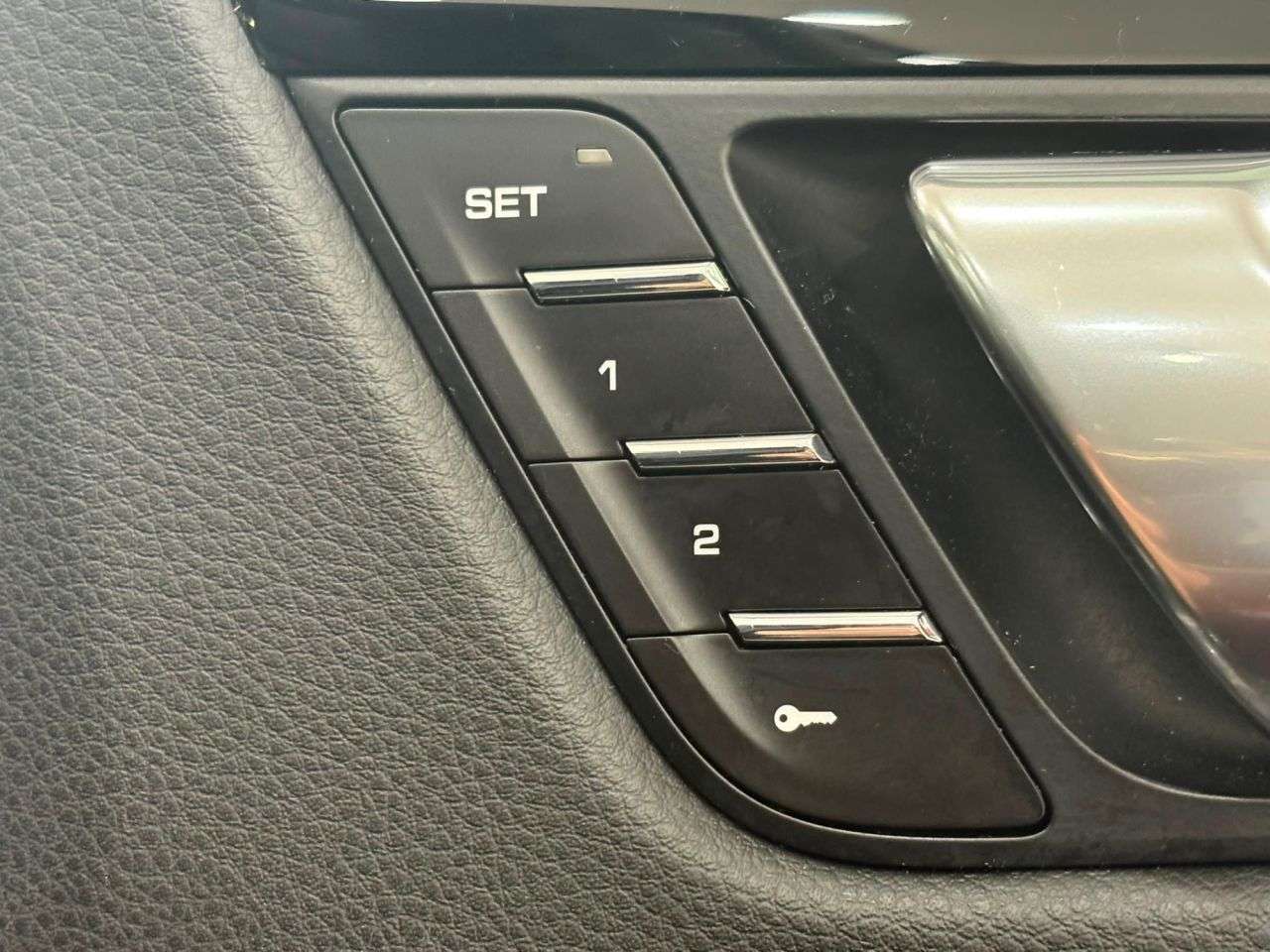 2016 PORSCHE MACAN 2016 PORSCHE MACAN