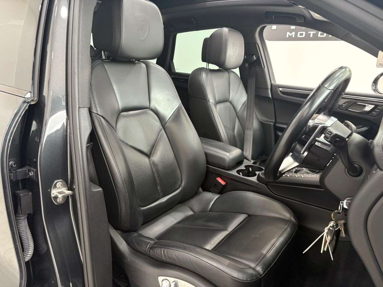 2016 PORSCHE MACAN 2016 PORSCHE MACAN