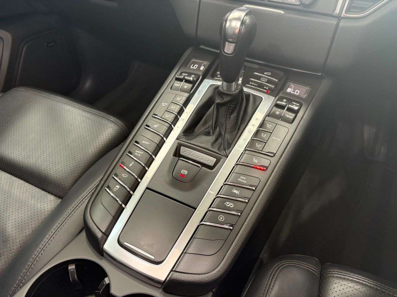 2016 PORSCHE MACAN 2016 PORSCHE MACAN