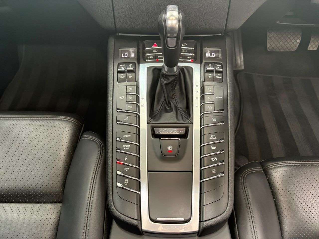 2016 PORSCHE MACAN 2016 PORSCHE MACAN