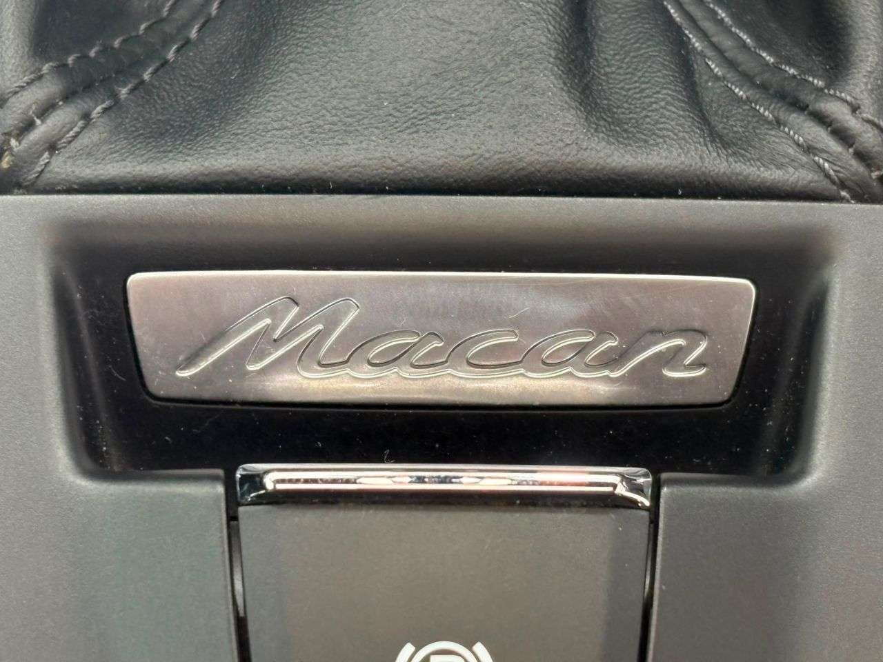 2016 PORSCHE MACAN 2016 PORSCHE MACAN