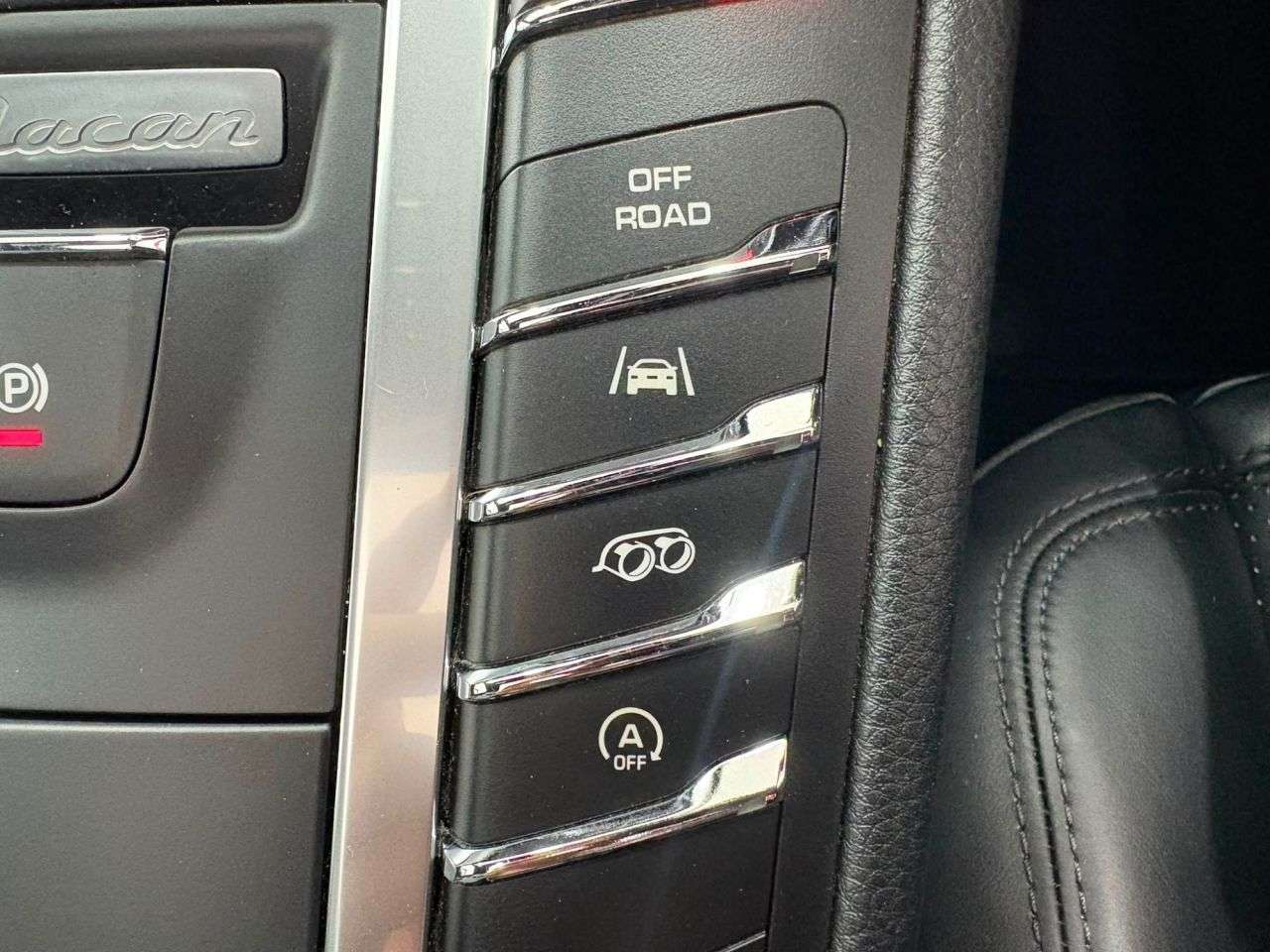 2016 PORSCHE MACAN 2016 PORSCHE MACAN
