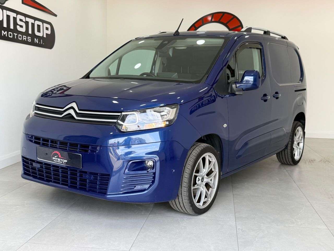 A 2020 CITROEN BERLINGO 1.5 BlueHDi 1000 Driver M Panel Van 5dr Diesel EAT8 SWB Euro 6 (s/s) (130 p A 2020 CITROEN BERLINGO 1.5 BlueHDi 1000 Driver M Panel Van 5dr Diesel EAT8 SWB Euro 6 (s/s) (130 p