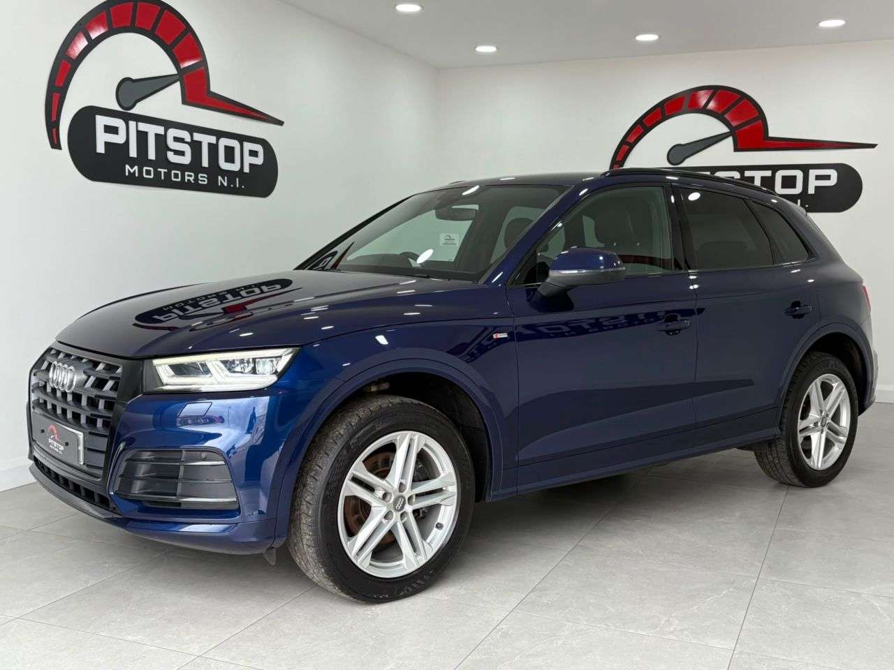 A 2018 AUDI Q5 2.0 TDI S line SUV 5dr Diesel S Tronic quattro Euro 6 (s/s) (190 ps) A 2018 AUDI Q5 2.0 TDI S line SUV 5dr Diesel S Tronic quattro Euro 6 (s/s) (190 ps)