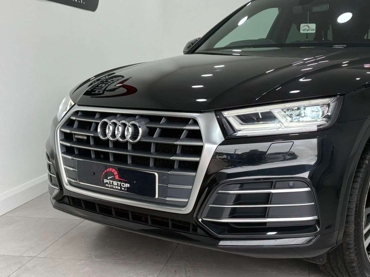 A 2018 AUDI Q5 2.0 TDI S line SUV 5dr Diesel S Tronic quattro Euro 6 (s/s) (190 ps) A 2018 AUDI Q5 2.0 TDI S line SUV 5dr Diesel S Tronic quattro Euro 6 (s/s) (190 ps)