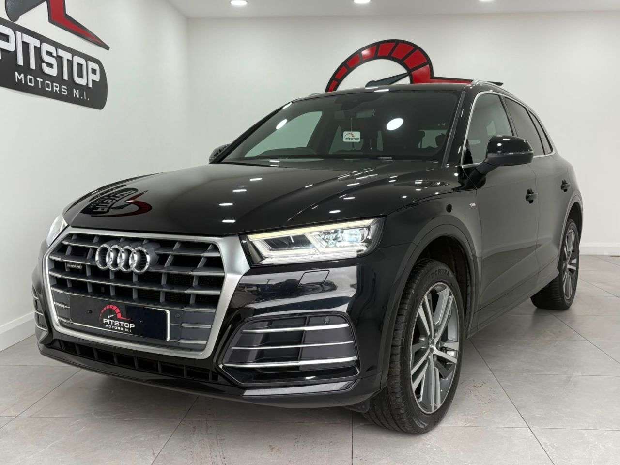 A 2018 AUDI Q5 2.0 TDI S line SUV 5dr Diesel S Tronic quattro Euro 6 (s/s) (190 ps) A 2018 AUDI Q5 2.0 TDI S line SUV 5dr Diesel S Tronic quattro Euro 6 (s/s) (190 ps)