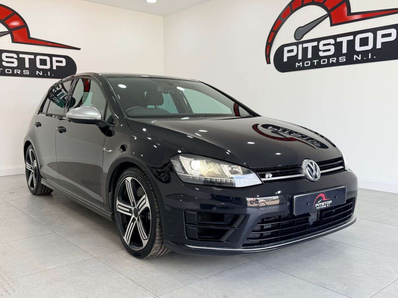 A 2015 VOLKSWAGEN GOLF 2.0 TSI BlueMotion Tech R Hatchback 5dr Petrol Manual 4Motion Euro 6 (s/s) A 2015 VOLKSWAGEN GOLF 2.0 TSI BlueMotion Tech R Hatchback 5dr Petrol Manual 4Motion Euro 6 (s/s)
