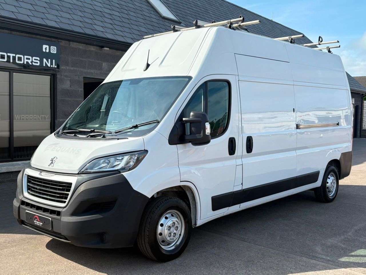 A 2022 PEUGEOT BOXER 2.2 BlueHDi 335 Professional Panel Van 5dr Diesel Manual L3 H3 Euro 6 (s/s) A 2022 PEUGEOT BOXER 2.2 BlueHDi 335 Professional Panel Van 5dr Diesel Manual L3 H3 Euro 6 (s/s)