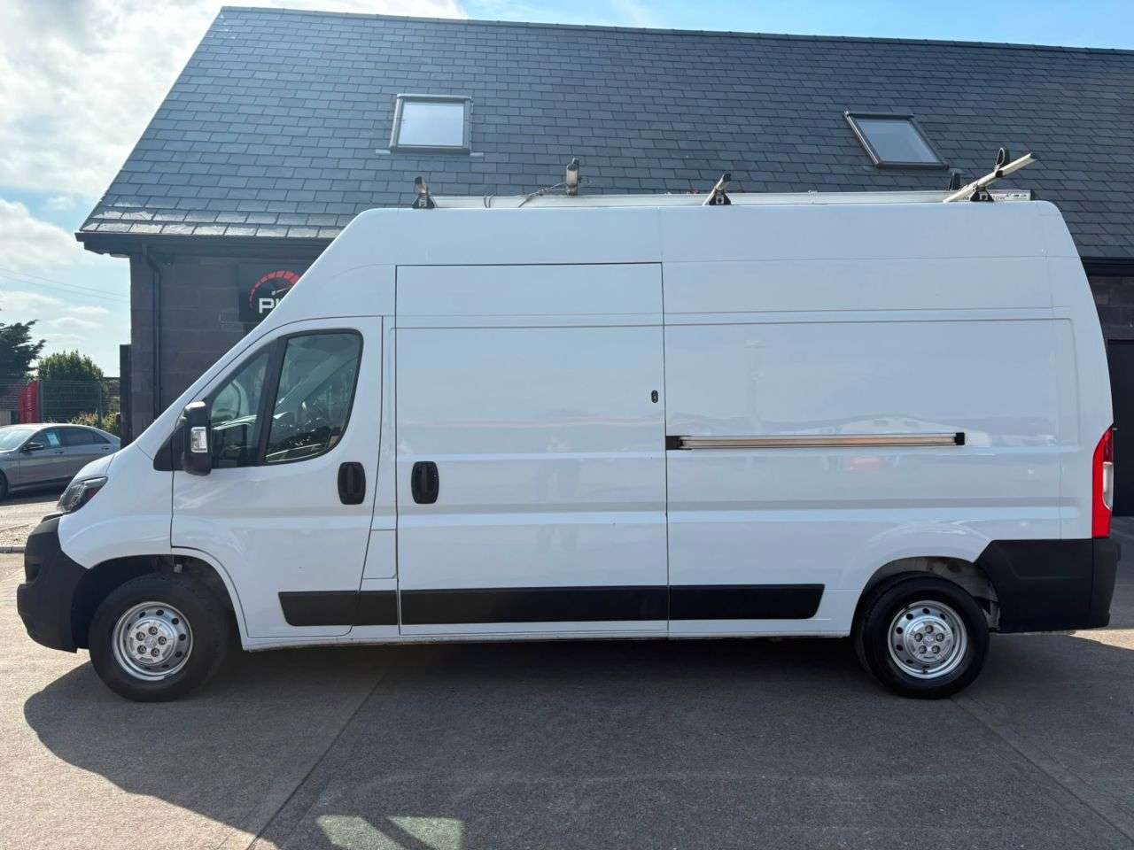 A 2022 PEUGEOT BOXER 2.2 BlueHDi 335 Professional Panel Van 5dr Diesel Manual L3 H3 Euro 6 (s/s) A 2022 PEUGEOT BOXER 2.2 BlueHDi 335 Professional Panel Van 5dr Diesel Manual L3 H3 Euro 6 (s/s)