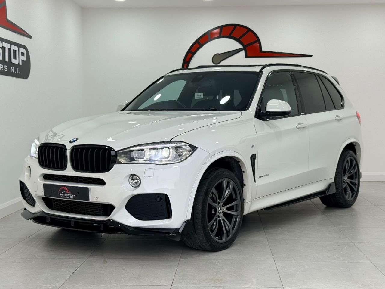 A 2018 BMW X5 3.0 40d M Sport SUV 5dr Diesel Auto xDrive Euro 6 (s/s) (313 ps) A 2018 BMW X5 3.0 40d M Sport SUV 5dr Diesel Auto xDrive Euro 6 (s/s) (313 ps)