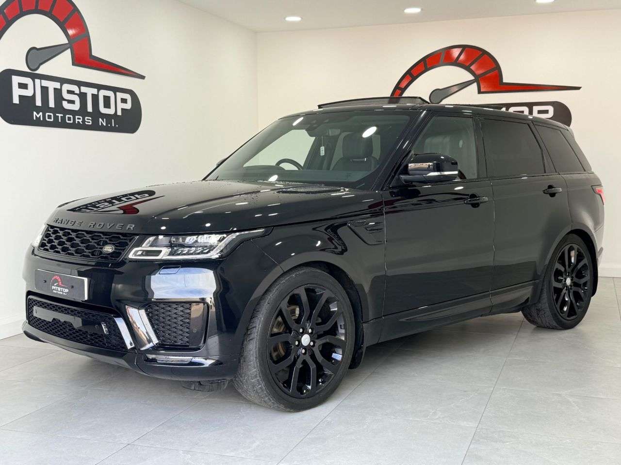 A 2019 LAND ROVER RANGE ROVER SPORT 3.0 SD V6 HSE Dynamic SUV 5dr Diesel Auto 4WD Euro 6 (s/s) (306 ps) A 2019 LAND ROVER RANGE ROVER SPORT 3.0 SD V6 HSE Dynamic SUV 5dr Diesel Auto 4WD Euro 6 (s/s) (306 ps)