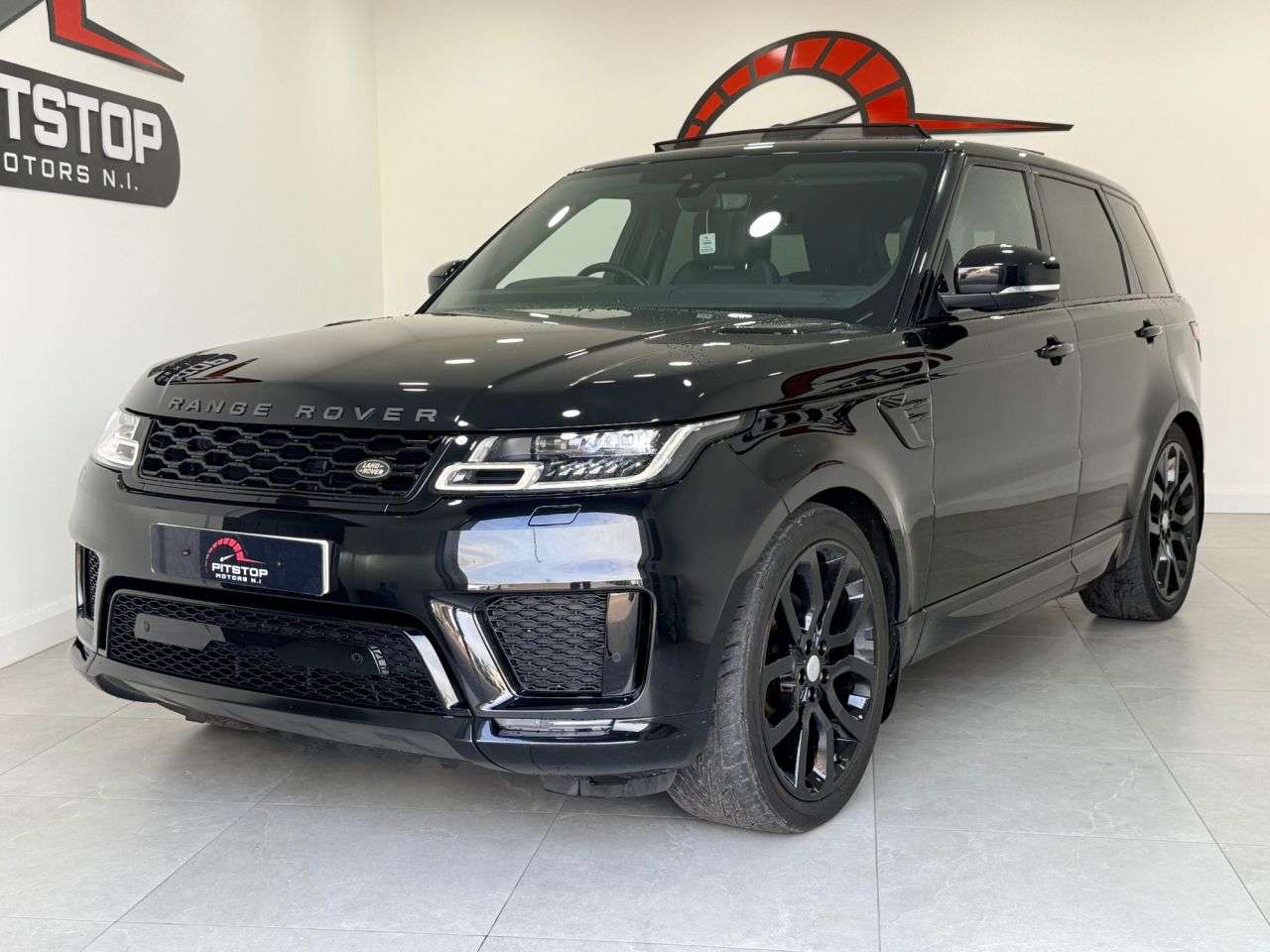 A 2019 LAND ROVER RANGE ROVER SPORT 3.0 SD V6 HSE Dynamic SUV 5dr Diesel Auto 4WD Euro 6 (s/s) (306 ps) A 2019 LAND ROVER RANGE ROVER SPORT 3.0 SD V6 HSE Dynamic SUV 5dr Diesel Auto 4WD Euro 6 (s/s) (306 ps)