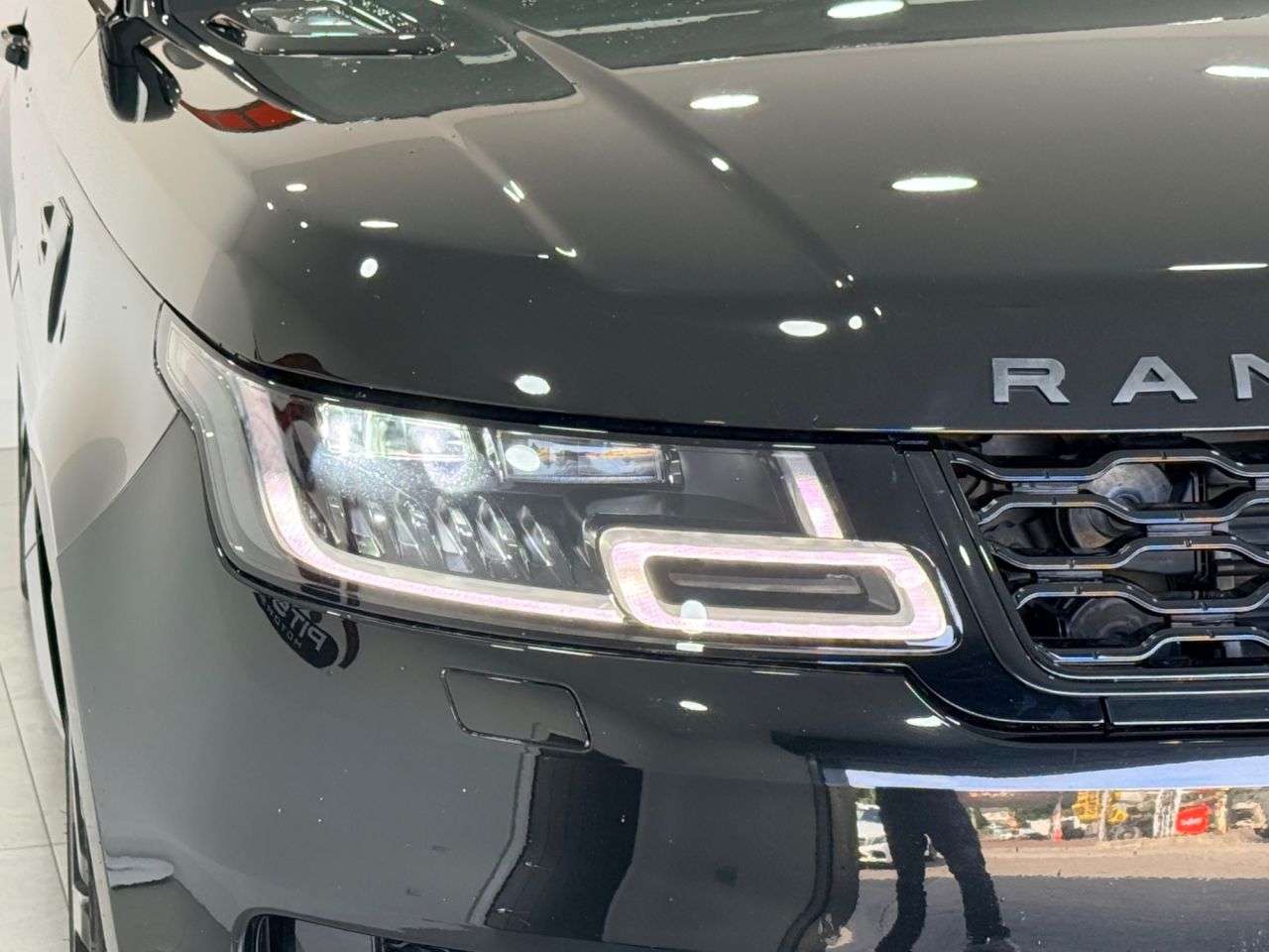 A 2019 LAND ROVER RANGE ROVER SPORT 3.0 SD V6 HSE Dynamic SUV 5dr Diesel Auto 4WD Euro 6 (s/s) (306 ps) A 2019 LAND ROVER RANGE ROVER SPORT 3.0 SD V6 HSE Dynamic SUV 5dr Diesel Auto 4WD Euro 6 (s/s) (306 ps)